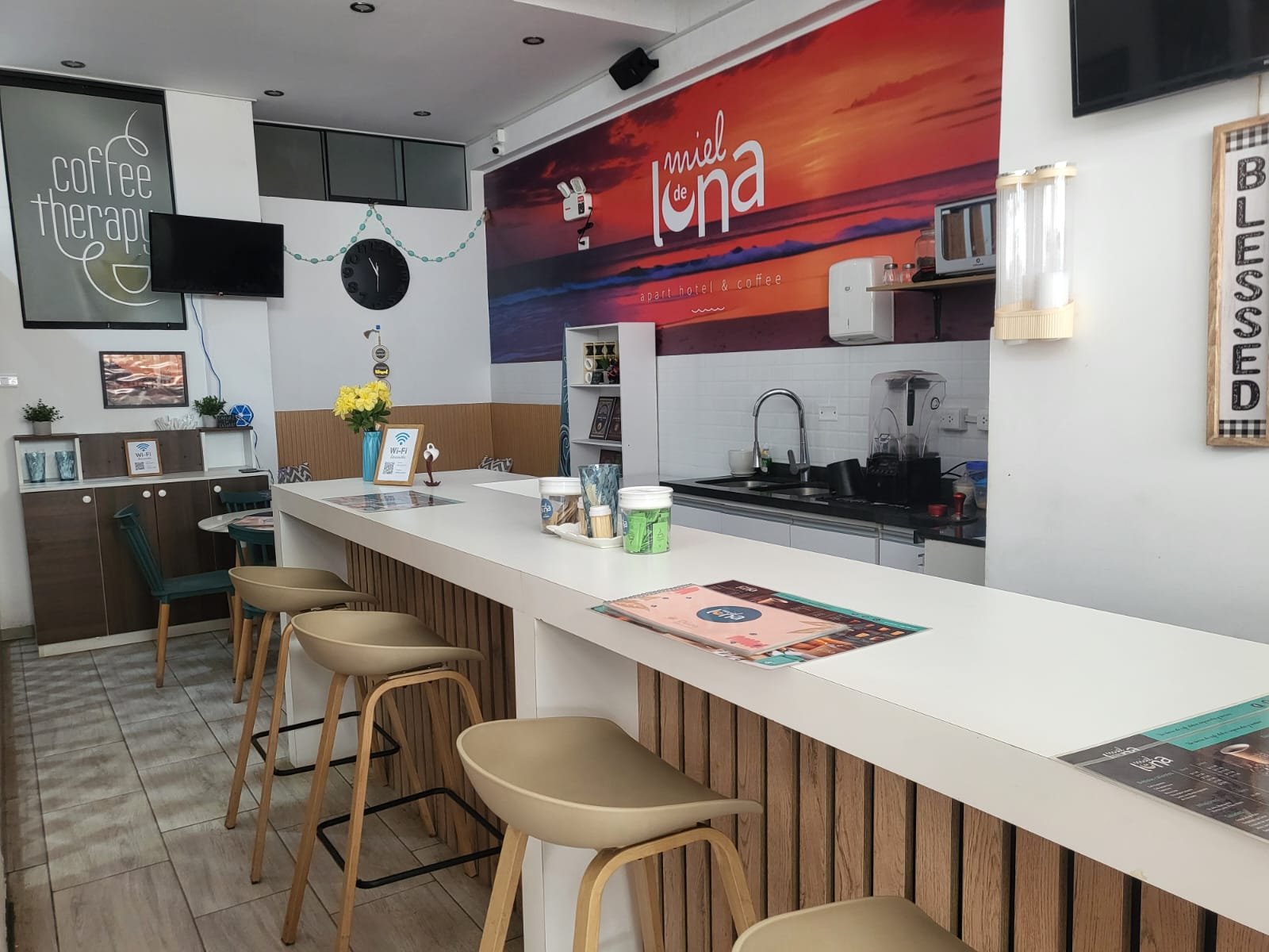 cafeteria-miel-de-luna-cerro-azul